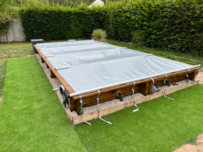 Piscine en bois semi-enterrée